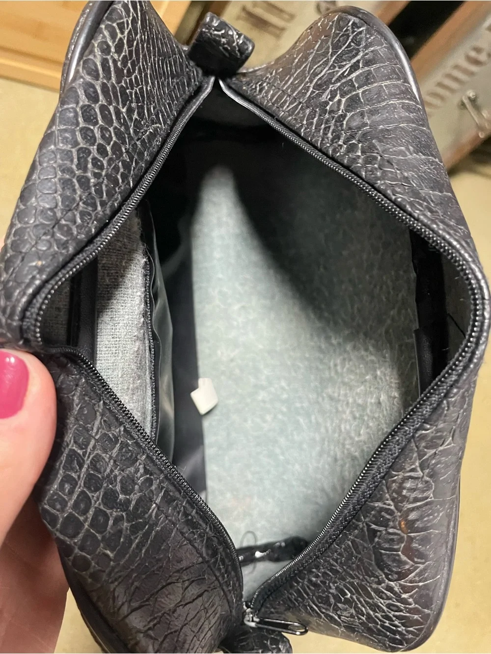 Black Croc-Embossed Faux Leather Toiletry Bag (Unisex)